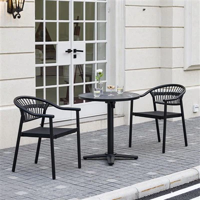 Trebam li redovito mijenjati vanjski namještaj u restoranu?